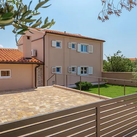 Mokka Near Pula Only 900 Meter From The Beach Villa *